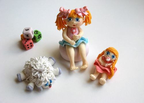 דמויות מפוסלות מבצק סוכר