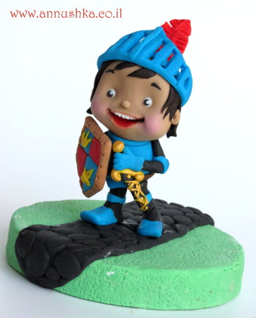 דמות של מייק האביר מבצק סוכר