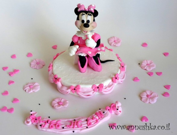 Minnie Mouse topper for a cake